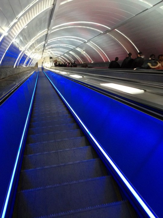 Rolltreppe aus der Metrostation in der Altstadt